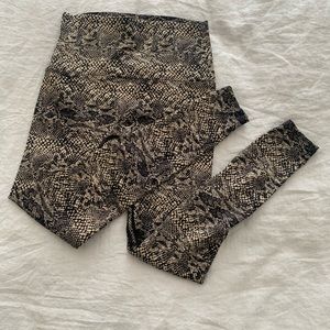 K Deer Snakeskin Sneaker Length Leggings. Size M